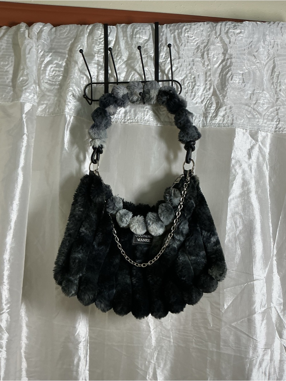 GUONING WANRE Plush Black and Gray Faux Fur Shoulder Bag with Chain Accent